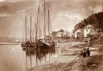 Lithuania,_Kaunas_-_cargo_riverboats_in_Nemunas_river,_19th_century